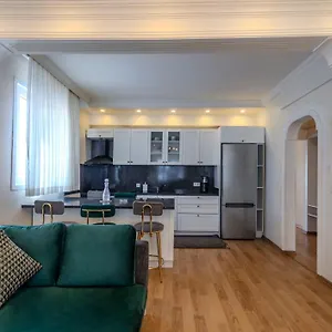 Dilek , İstanbul Türkiye